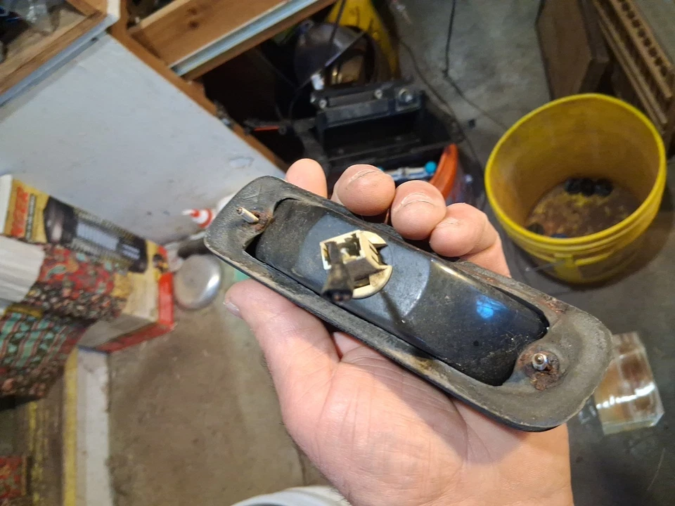 Ford Ranger F150 1983-1988? Luz de carga exterior trasera cabina sin probar Foto 3 de 4