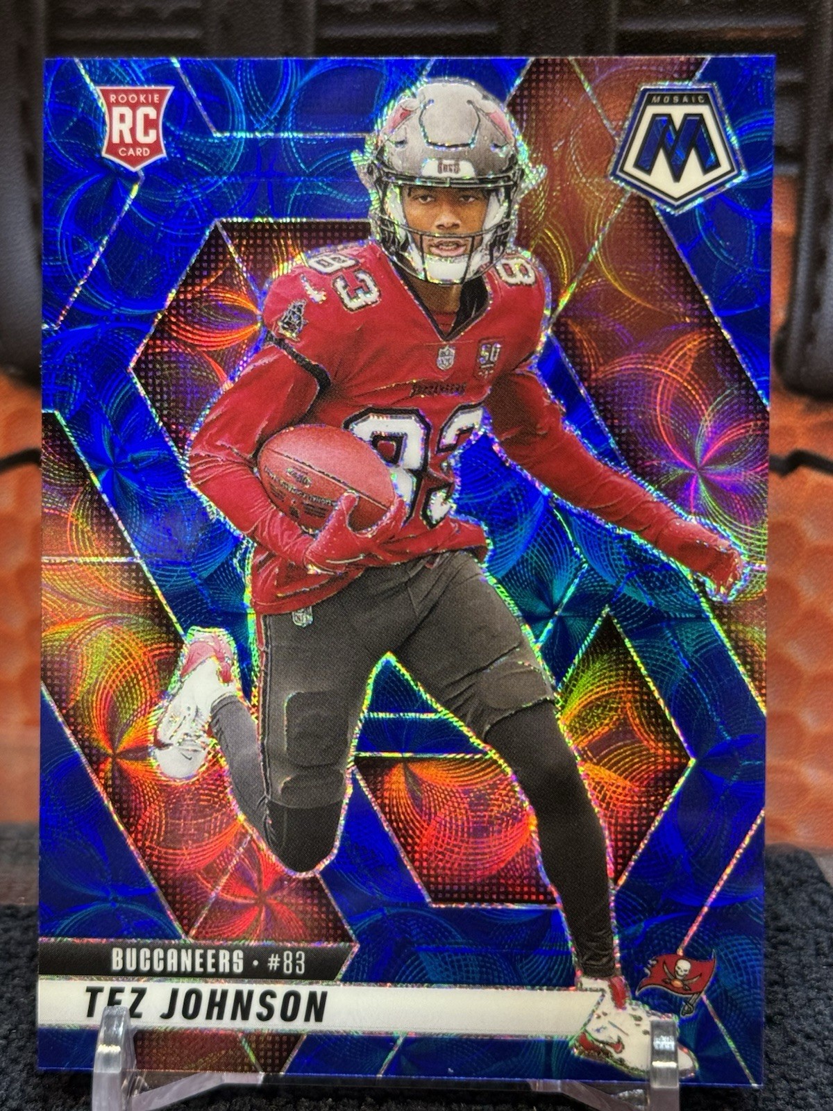 2025 Panini Mosaic Rookie Blue Scope Prizm (RC) Tez Johnson #316 Bucaneers