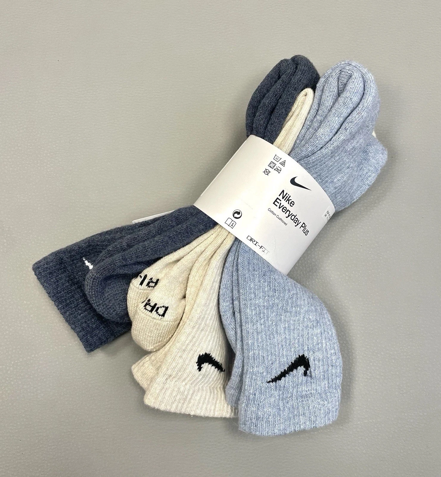 Nike Everyday Plus Crew Socks Cushioned 3 Pack - Size XL UK 11-14.5 / EU 46-50
Opens in a new window