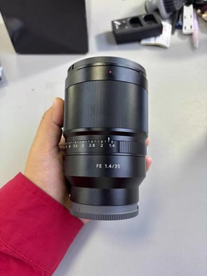 Sony Distagon T* FE 35mm f/1.4 ZA Lens for Sony E-Mount