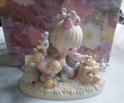 Precious Moments ''Collecting Friends Along The Way'' Members Only Figure 1999 Box