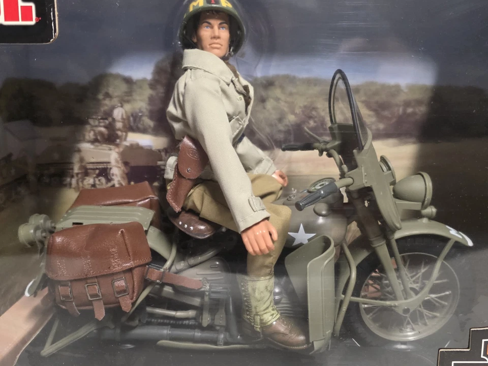 12" G.I. Joe U.S. Army Motor MP No.2 en la serie Harley-Davidson, Hasbro 81643 Foto 2 de 4
