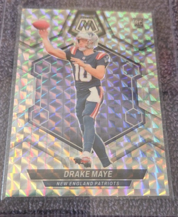 2024 Panini Mosaic - Rookies Drake Maye #303 Mosaic Prizm (RC)