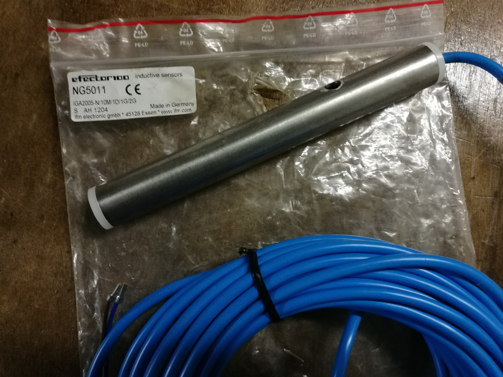 Capteur inductif Efector 100 NG5011 pour détection de position industrielle