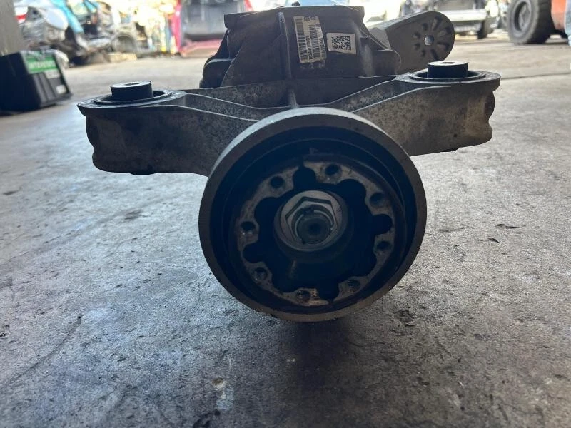 2015-2020 Dodge Charger 3.6L AWD Rear Axle Differential Carrier 3.07 Ratio OEM - Image 3 of 4