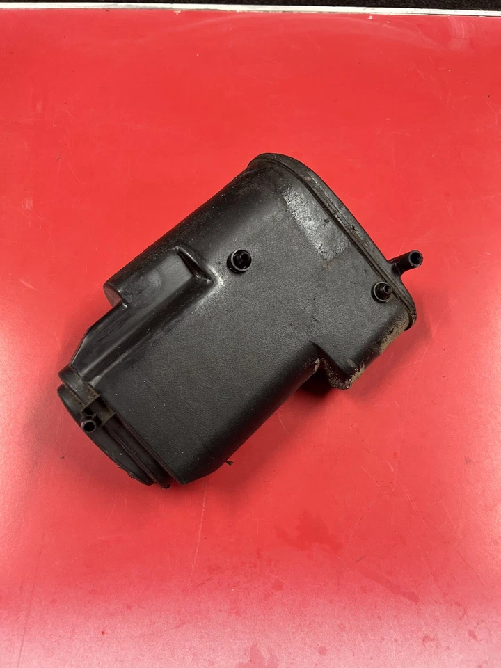 Bote de vapor de combustible filtro de carbono Volkswagen Transporter T4 7D0201801 VW Foto 3 de 4