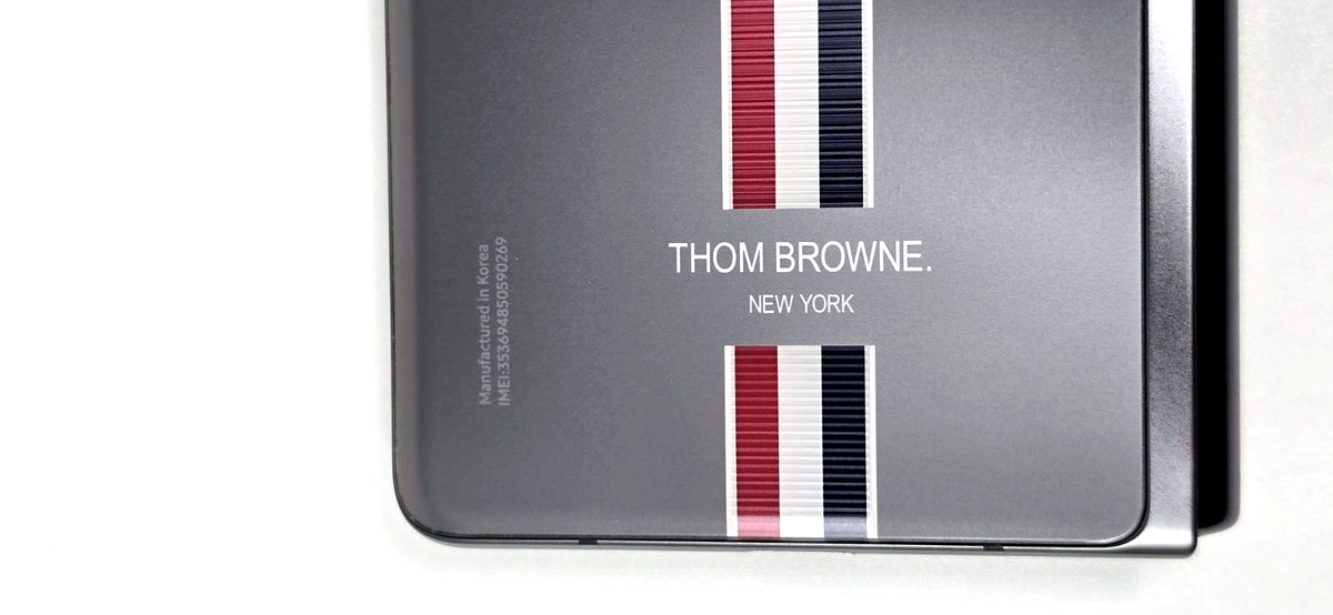 THOM BROWNE - Galaxy Z Fold2 Thom Browne Editionカバーケース Galaxy Z Fold 2 Thom Browne Edition unboxing: truly a
