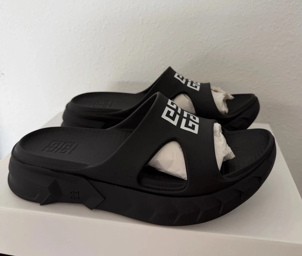 Givenchy Paris Black Rubber Slide Sandals EU 41 Made in Italy Box Dust Bags Givenchy Rubber Logo Pool Slide Sandals 41 Black 1839201  main image 3