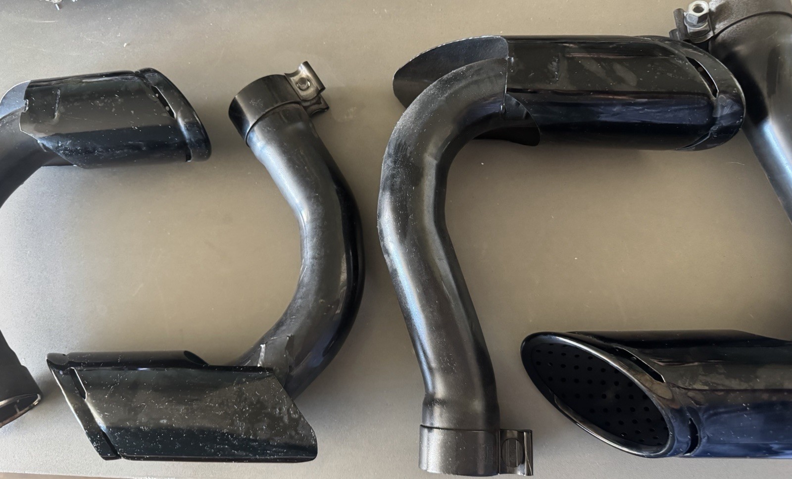 2024 Lamborghini Urus OEM Muffler Exhaust System w/ OEM Black Tips
