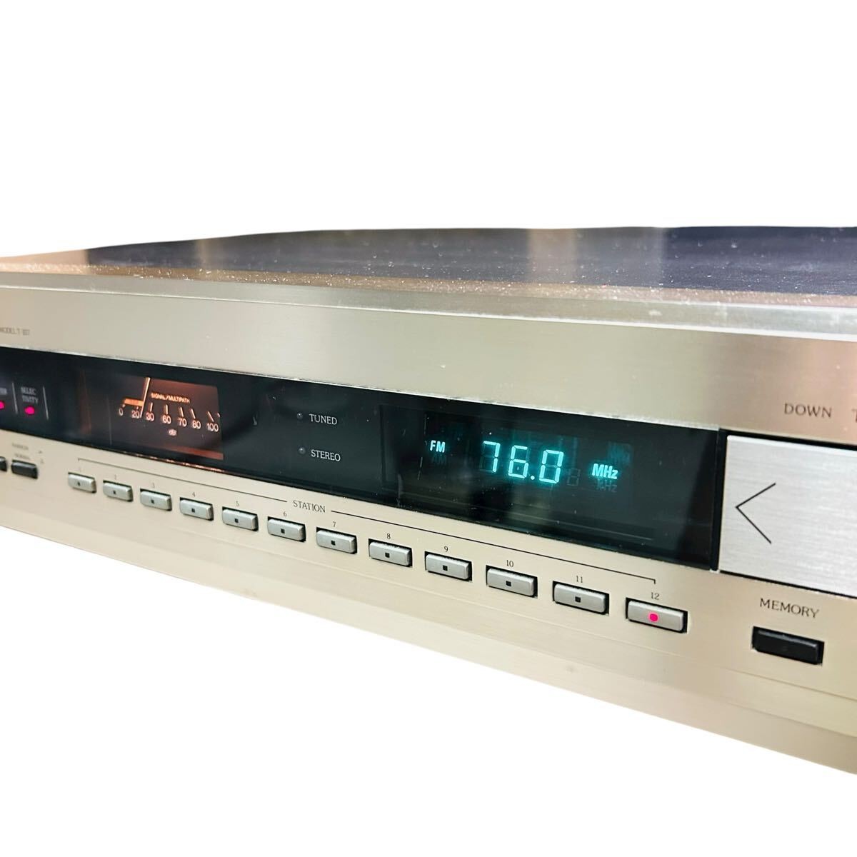 Accuphase T-107 vintage audio equipment - eBay listing photo 2