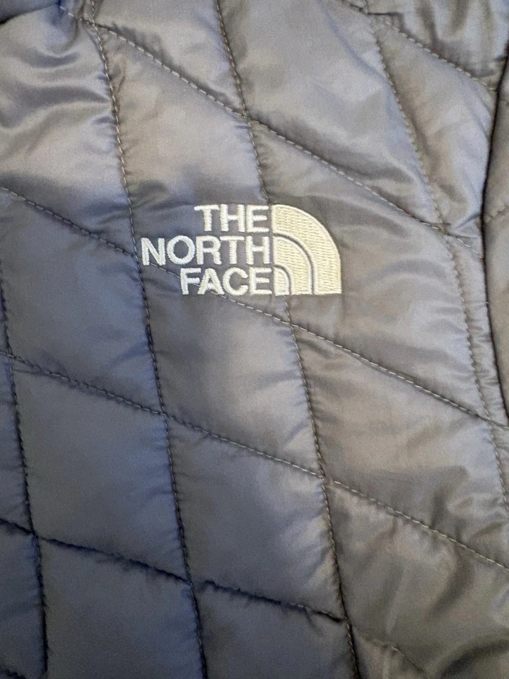 Chaqueta The North Face ThermoBall Eco Niños M (10/12) Gris Acolchada PrimaLoft Foto 4 de 4