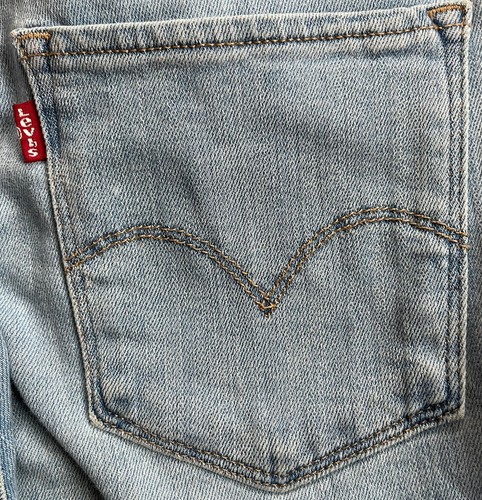 Pantalones de mezclilla Levis High Rise de pierna cónica de lavado ligero, azules, 27 - Imagen 4 de 9
