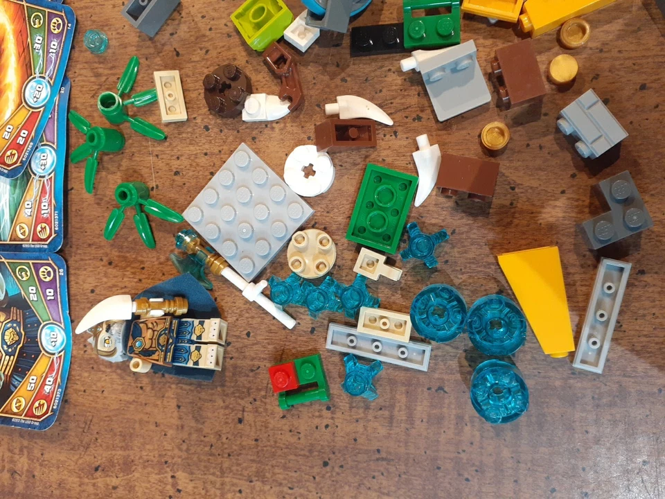 LEGO Lot Random Pieces Minifigures Legends of Chima LAGRAVIS Minifigure - Image 3 of 4