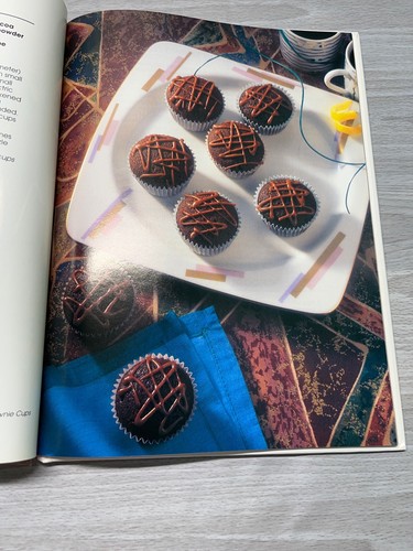 Vintage Hersheys Light and Luscious Desserts Recipes Cookbook 1994 - Picture 6 of 8