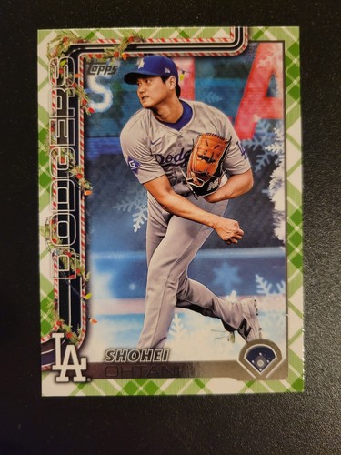 SHOHEI OHTANI 2025 Topps Holiday Green Plaid Pitching #H1