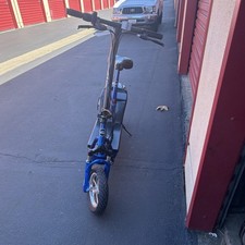 Razor E 1000 Motor Scooter with Seat - Blue and Black