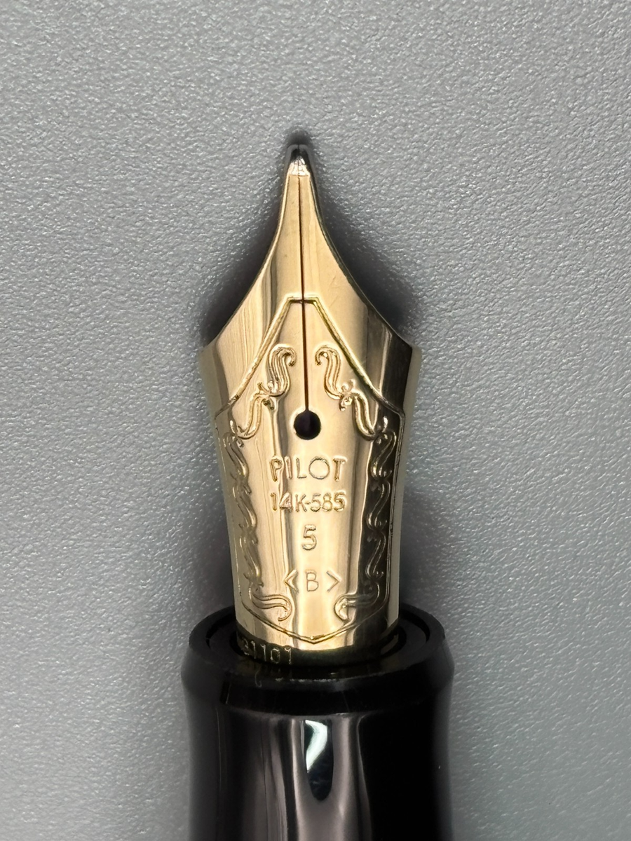 Pilot Custom 74 Fountain Pen 14K Broad Nib Black Gold Trim Japan w