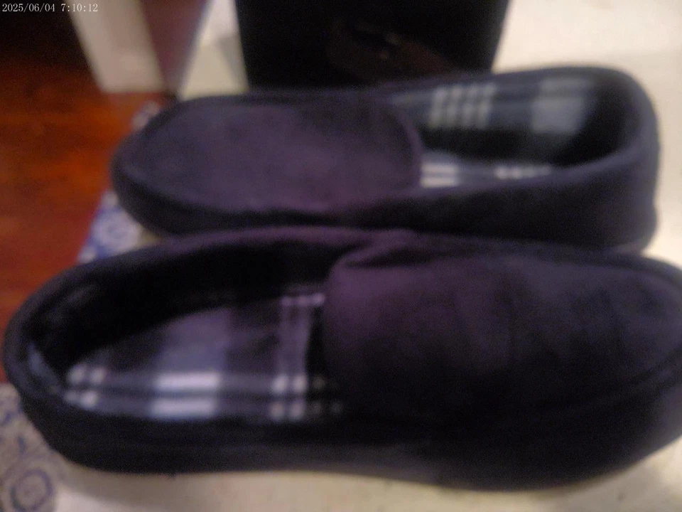 men's black Sharper Image slippers size extra large (11-12) new in box low shpng - Image 3 of 4