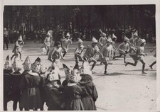 Paris Assistance Publique girls race Jardin du Luxembourg 1934 - Original Photo