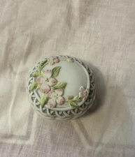 Vintage 1985 LEFTON Round Trinket Dish w Lid 3" Diameter Floral