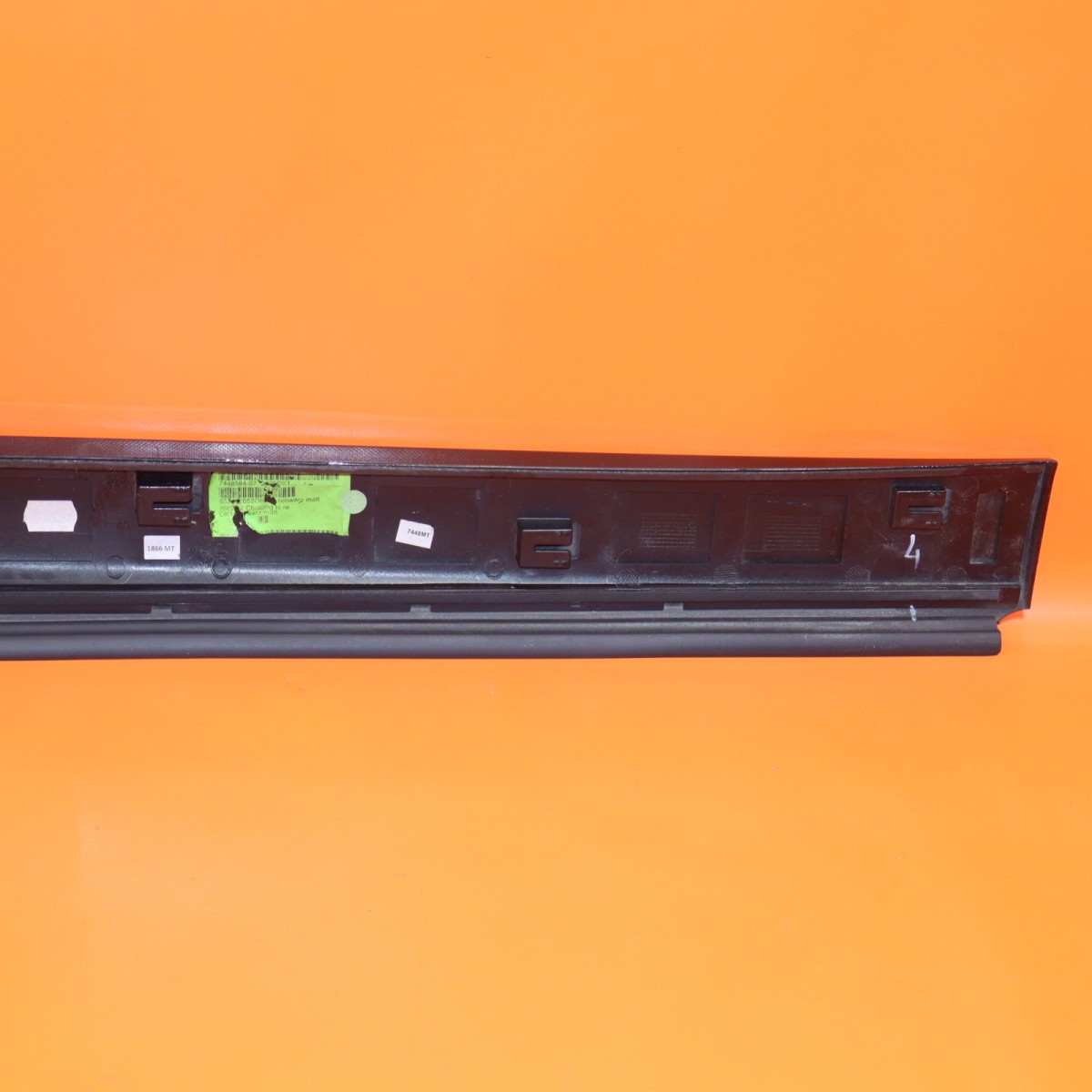 Rolls-Royce Cullinan 2017-2022 REAR+RIGHT Body side molding P/N 51137448584