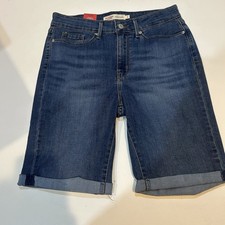 Levi  s Signature Womans Size 6 Denim Shorts Bermuda Jorts NWT Medium Wash