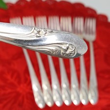 8 INTERNATIONAL HOLMES EDWARDS ROMANCE SILVERPLATE 7 3/4" Dinner Forks