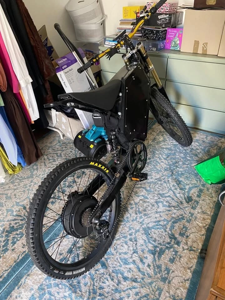 Bicicleta Eléctrica Stealth Bomber 5000W 72V Foto 3 de 3