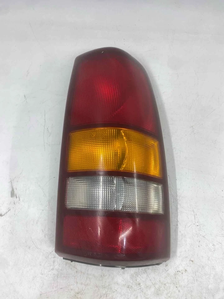 Conjunto de luz trasera derecha usado se adapta a: camioneta Gmc Sierra 2500 2001 Fleetside derecha Foto 4 de 4