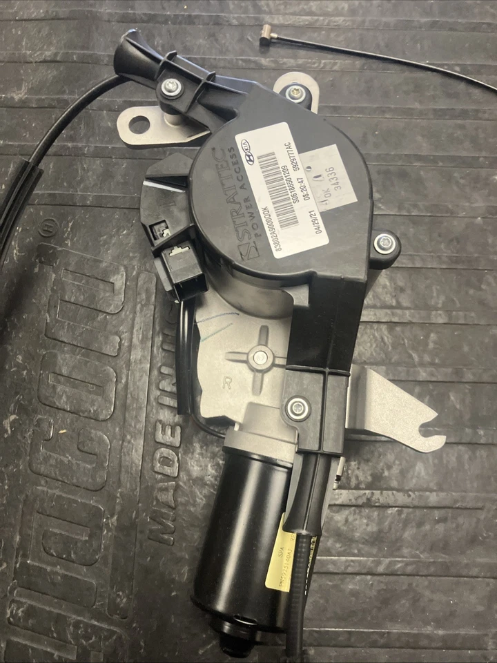 83820-A9000 2015-2020 Sedona Right Power Sliding Door Motor Genuine New - Image 3 of 4