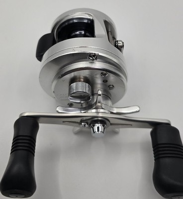 Shimano Ocea Calcutta 200 HG Baitcast Reel Right Hand from Japan