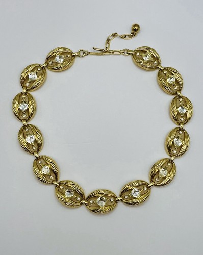 Trifari Necklace Rhinestone 1960s Gold Tone Vintage Textured Oval Eye Link Hook - Picture 4 of 4