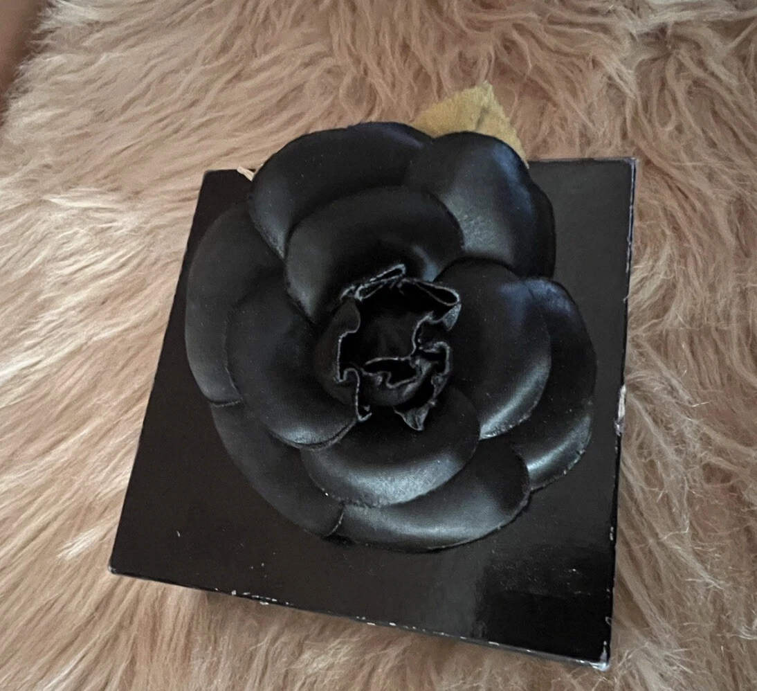 CHANEL サテン ブラックローズブローチ CHANEL Black Fashion Brooches for sale | eBay
