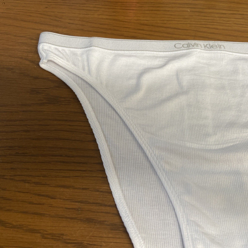 Neu mit Etikett Calvin Klein Damen (Medium) rein gerippter frecher Bikini QF6443-110 BRASILIANISCH - Bild 5 von 9
