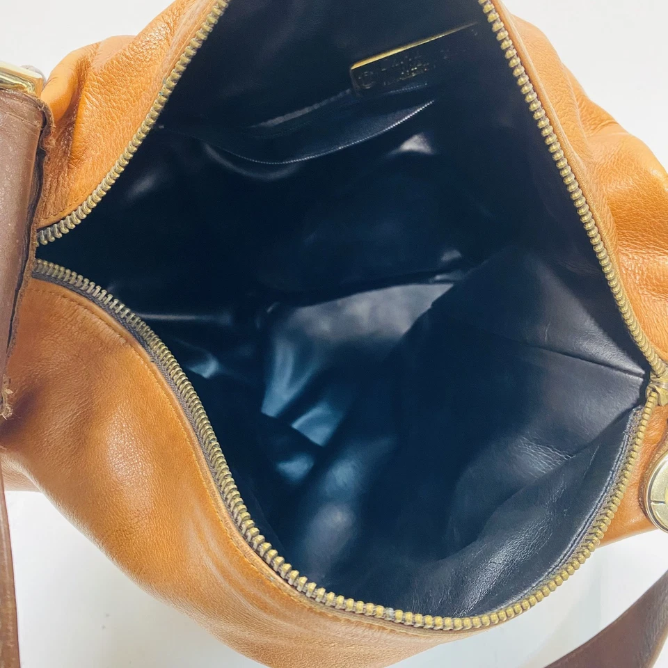 Cartera Mochila Cartera Carla Mancini Cuero Marrón Herrajes Dorados Correa Ajustable Cierre Foto 4 de 4