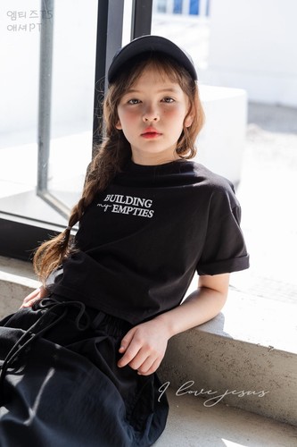 Korean Kids Outfit–Black Crop Tee, Relaxed Wide-Leg Pants Set, Casual Streetwear - Picture 7 of 11