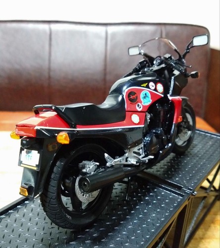 Kawasaki GPZ900R Ninja 1/12 Top Gun Version Finished Model with Case Rare 1986 - Picture 5 of 24