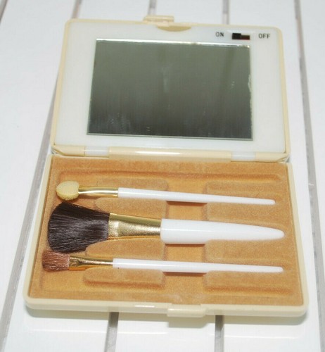 Vintage Lighted Make-up Purse Compact w/ Brushes Plastic Beige 4"x3" Battery 