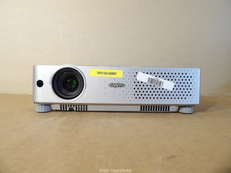 SANYO PLC-XU74 Projector Beamer XGA 3LCD 2500 Lumens - 1,106 HOURS - EXCL REMOTE - Bild 3 von 4