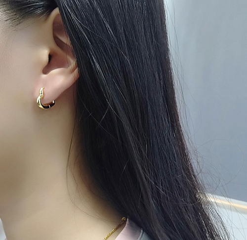 Women Girl 18K Gold Plated Plain Polish Heart Shape Huggie Hoop Earrings TH1 - Picture 4 of 4