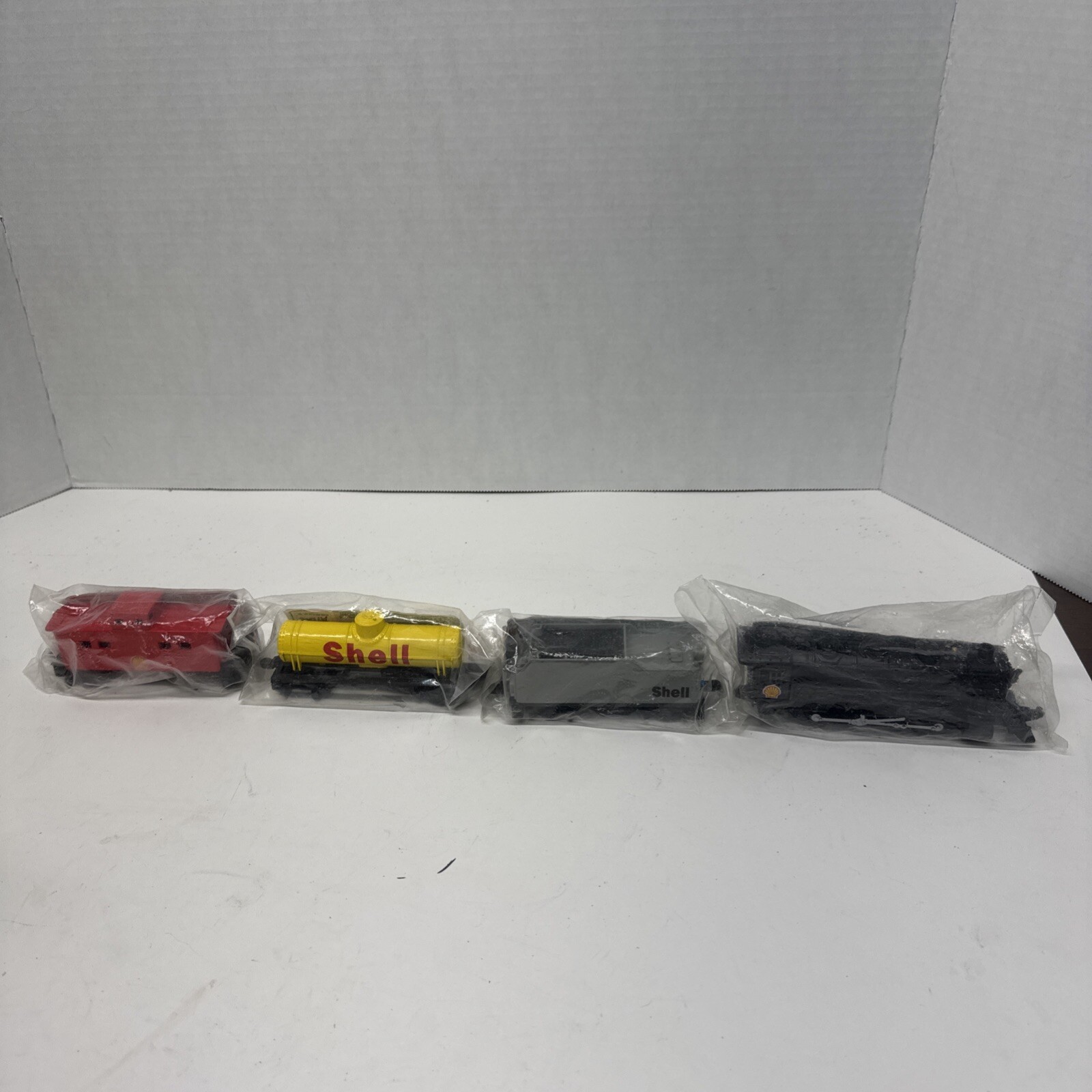 Shell Gasoline HO Promo Train Set ~ Fletcher-Barnhardt & White Steam Locomotive