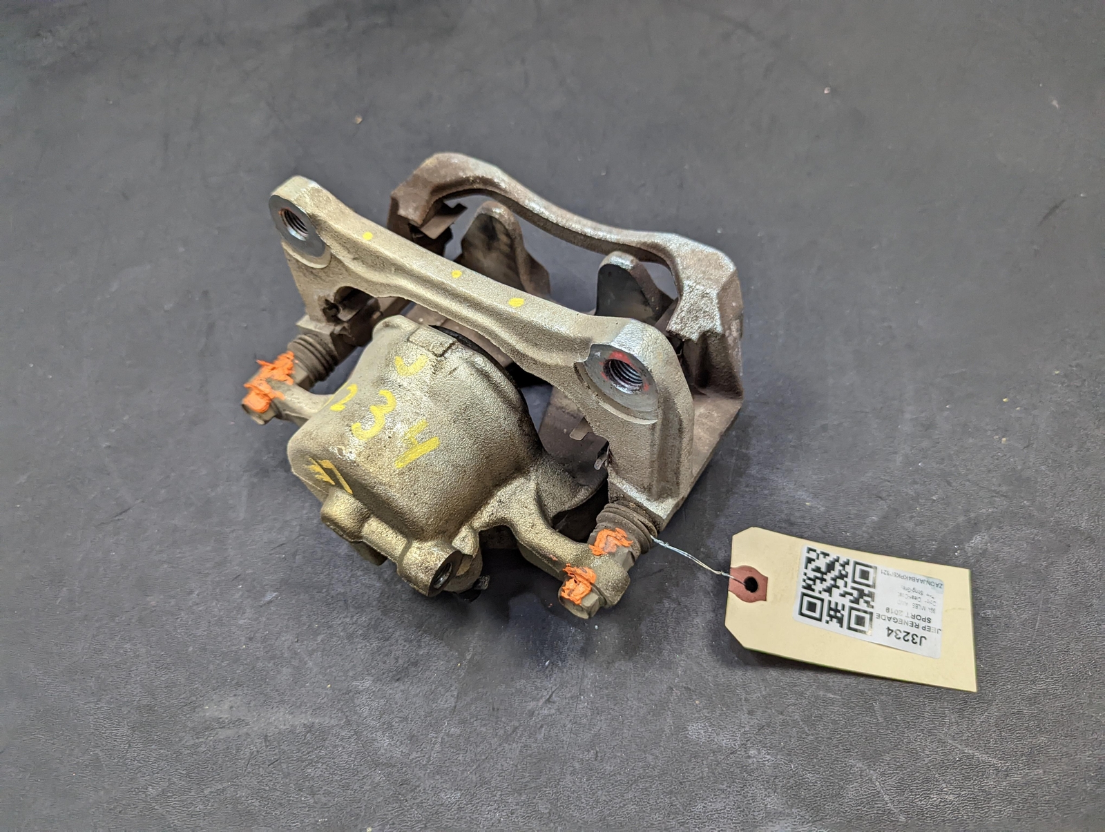 Front Left Brake Caliper 2019 Jeep Renegade 68443751AA 2015 2016 2017