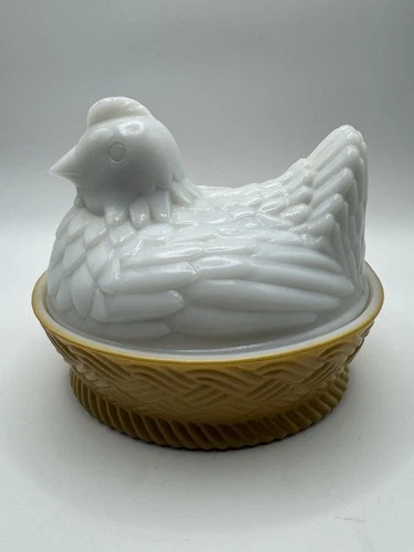 Vintage 1973 Avon White Milk Glass Nesting Hen Covered Dish On Nest Candy w/Soap