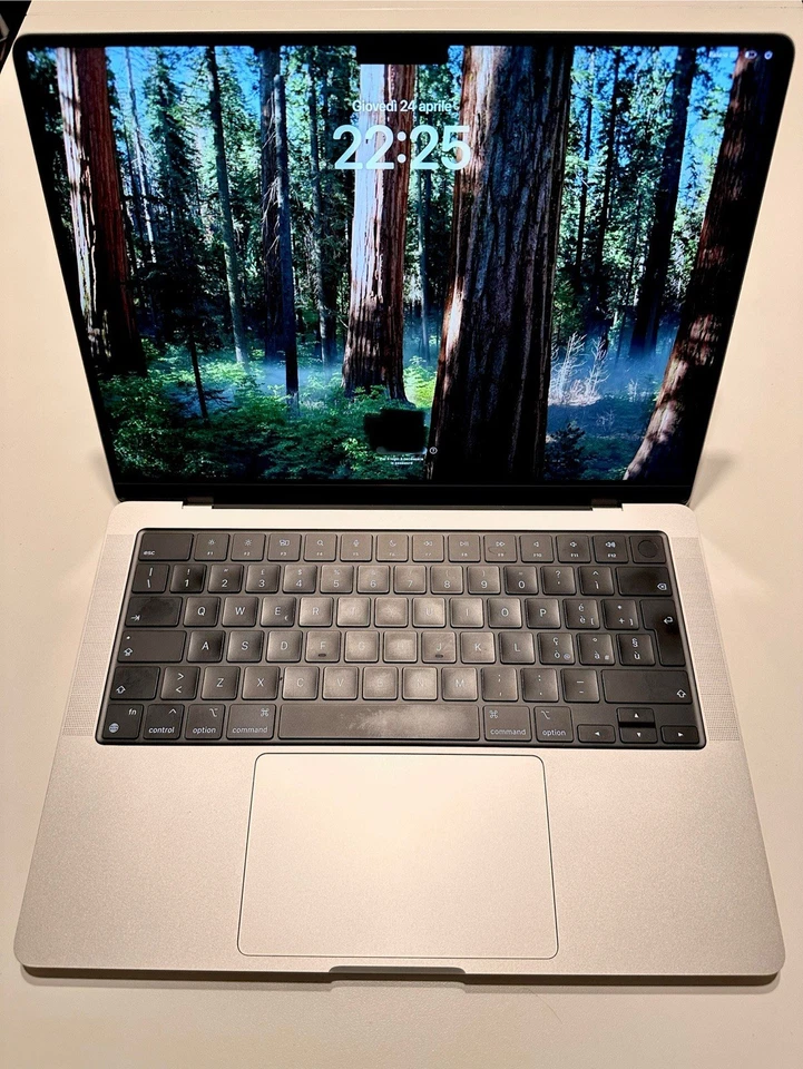 APPLE MACBOOK PRO 14" 2023 M2 PRO SSD 512 GB RAM 16 GB Sequoia GRADO A Silver, foto 1 di 5