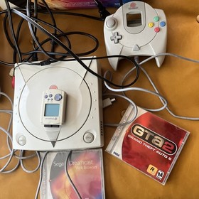 Sega Dreamcast White HKT-3020 w/ Two Controllers and Memory Card GTA2, NBA2K 