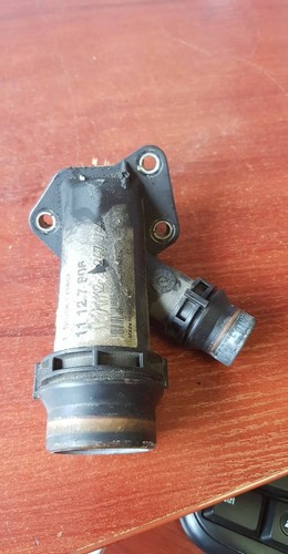 BMW 1 3 5er E60 E87 E90 Wasserpumpe Thermostat Anschluss Flansch Rohr 2247744