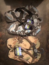 2 PAIR of KOHLS Children's Camo and Sharks Flip Flops Size M 1/2