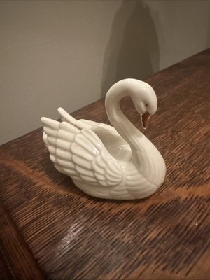 LENOX porcelain Ivory Swan 24k gold beak eyes place card holder