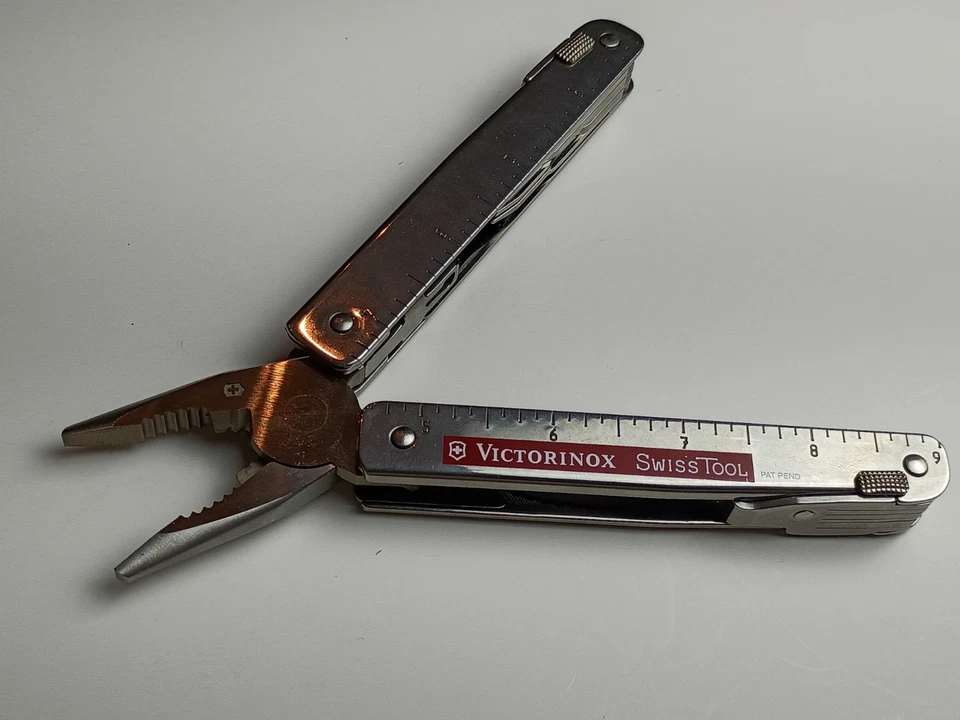 Kit de ferramentas Victorinox SwissTool CS Plus com bolsa de couro (53946) - Imagem 3 de 4