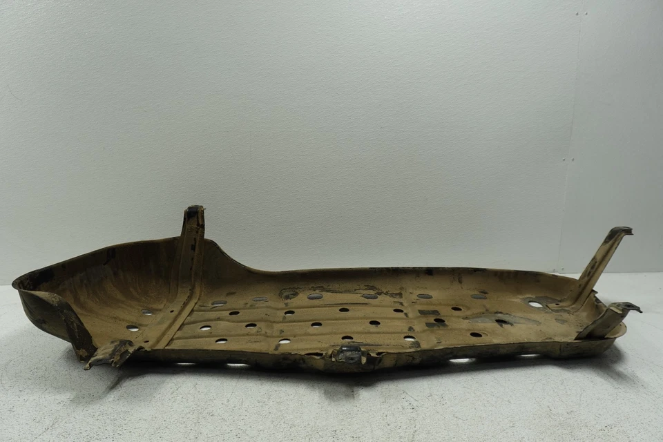 Placa de deslizamiento del tanque de combustible Toyota Sequoia 2001-2006 OEM debajo del protector de barra W5990 Foto 3 de 4